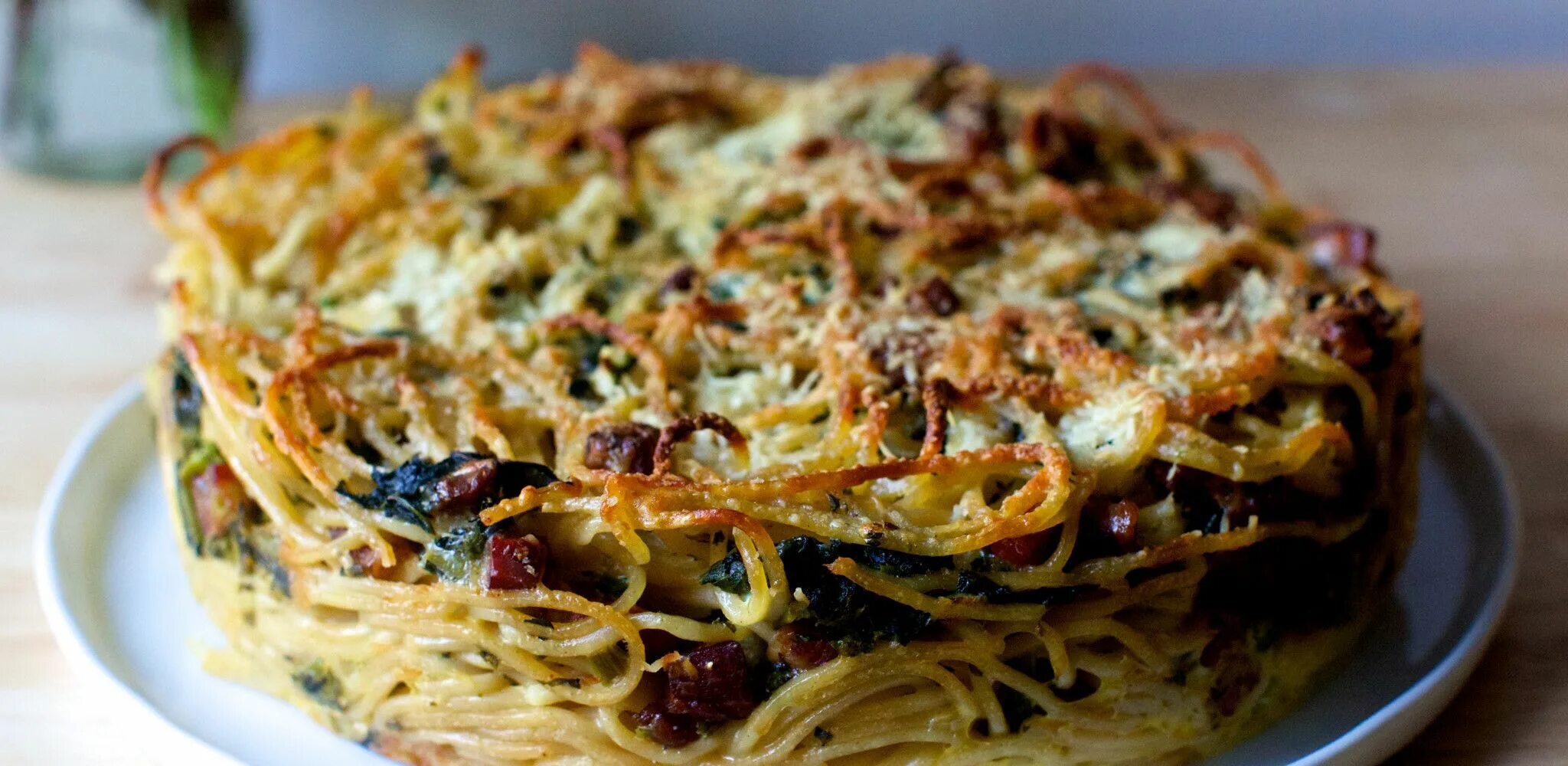 Паста в духовке рецепт с фото Spaghetti Carbonara Pie Recipe How to cook pasta, Stuffed peppers, Food network 