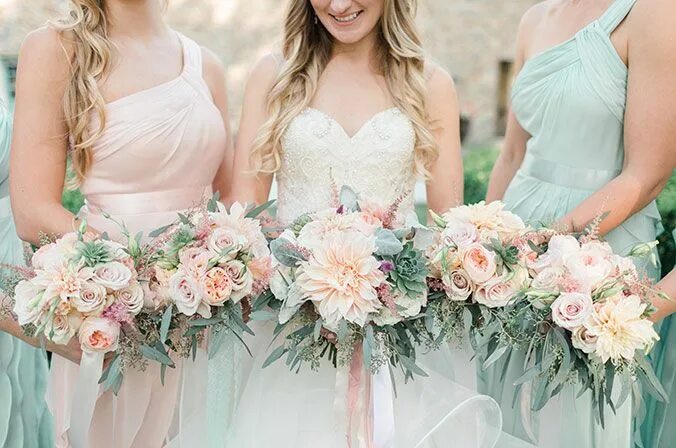 Пастельная свадьба фото Romantic Travel Themed Wedding PreOwned Wedding Dresses Peach wedding, Wedding m