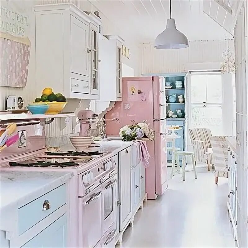 Пастельный интерьер кухни 30+ Cottage Kitchens and accessories - The Cottage Market Chic kitchen, Retro pi