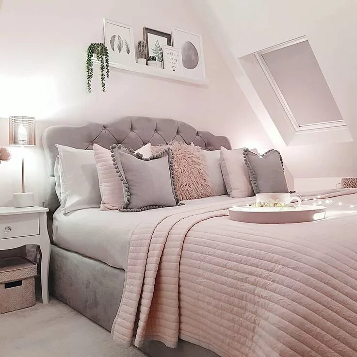 Пастельный интерьер спальни Jo - New Build To Home on Instagram: "Because if you can't wrap fairy lights aro