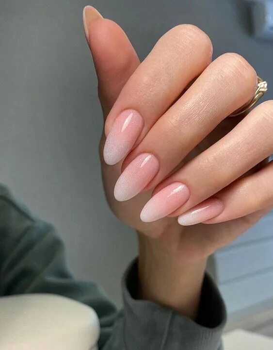 Пастельный маникюр миндаль Pin on Манікюр Gel nails, Almond nails, Baby boomers nails