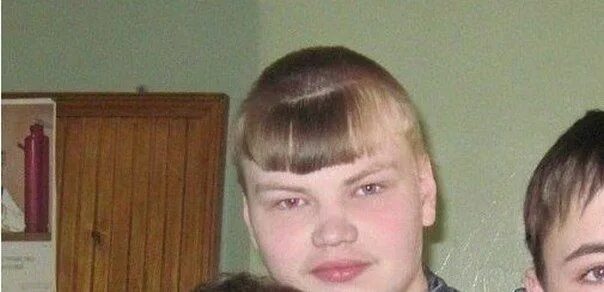Пацан с челкой фото Bangs: Men's Choice of Hairstyle in Russia Weird Russia royalty Hair styles, Ban