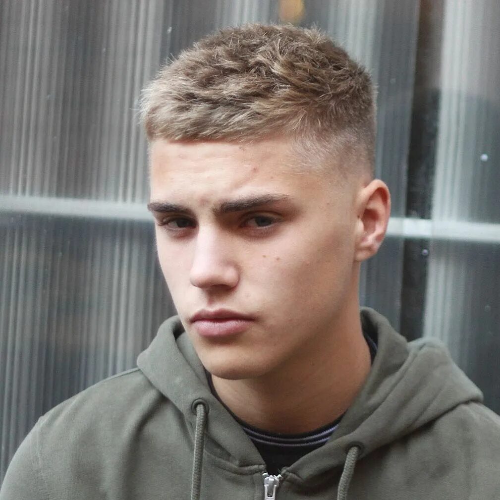 Пацанские прически короткие European Haircuts For Men: 2023 Trends Блеклая стрижка, Стрижка, Короткие мужски