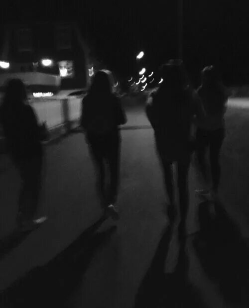 Пацаны ночью на улице фото Pin by g a i a on skins Grunge photography, Friends photography, Friend photos