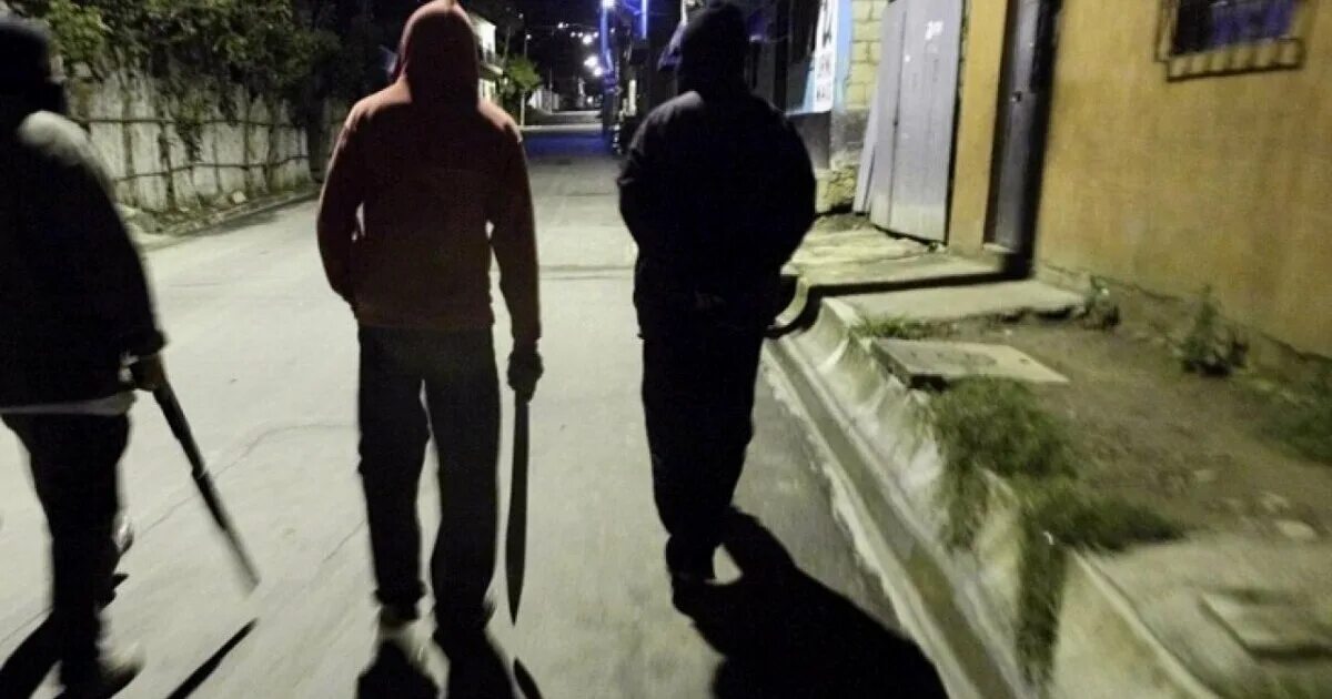 Пацаны ночью на улице фото В Смоленске парень жестоко избил знакомую, требуя ключи от дома - "Важное в Сафо
