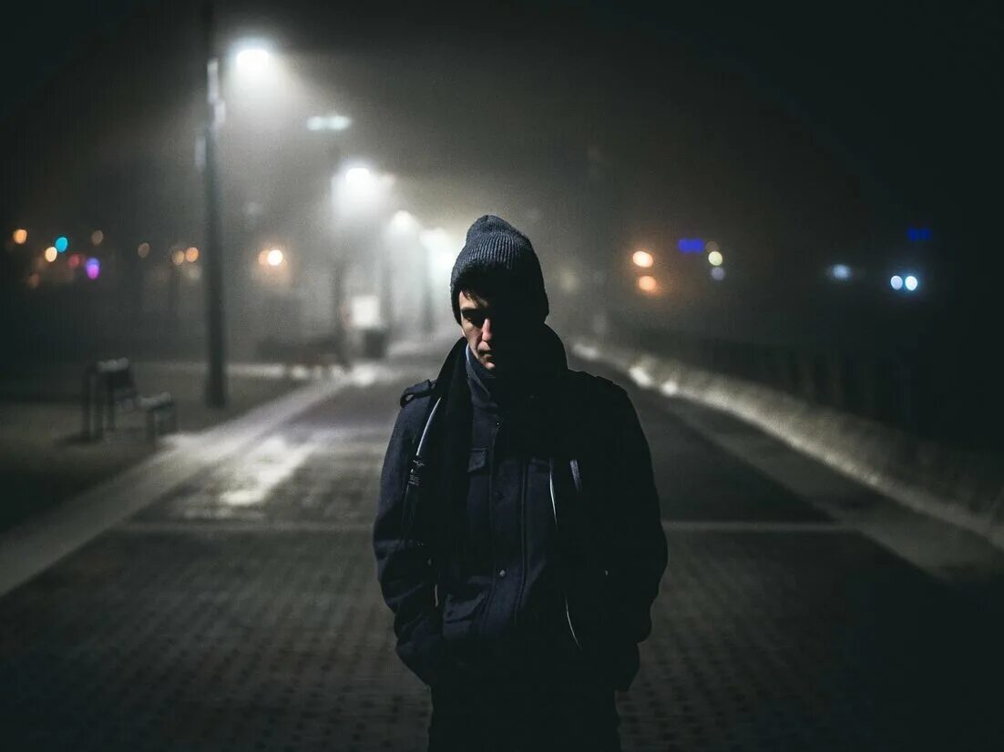 Пацаны ночью на улице фото В Котласе полицейские задержали 19-летнего уличного грабителя