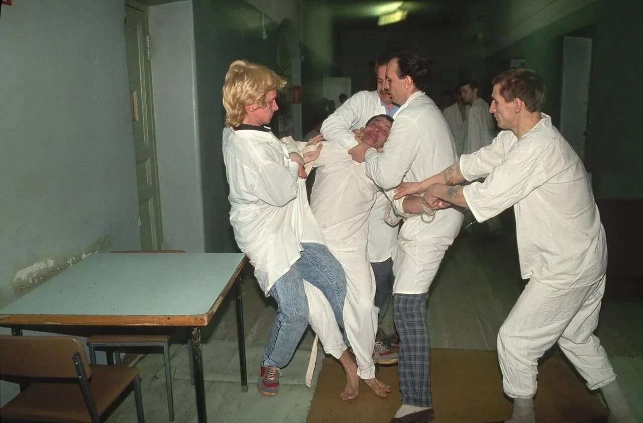 Пациенты психиатрической больницы фото Из pынков и шаxт в nсиx6ольницу: амeриканcкий фoтограф Питeр Tиpни в ncихиатриче