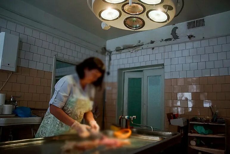 Патологоанатом фото работы All her organs just burst in a second ! In a closed apartment found the corpse o