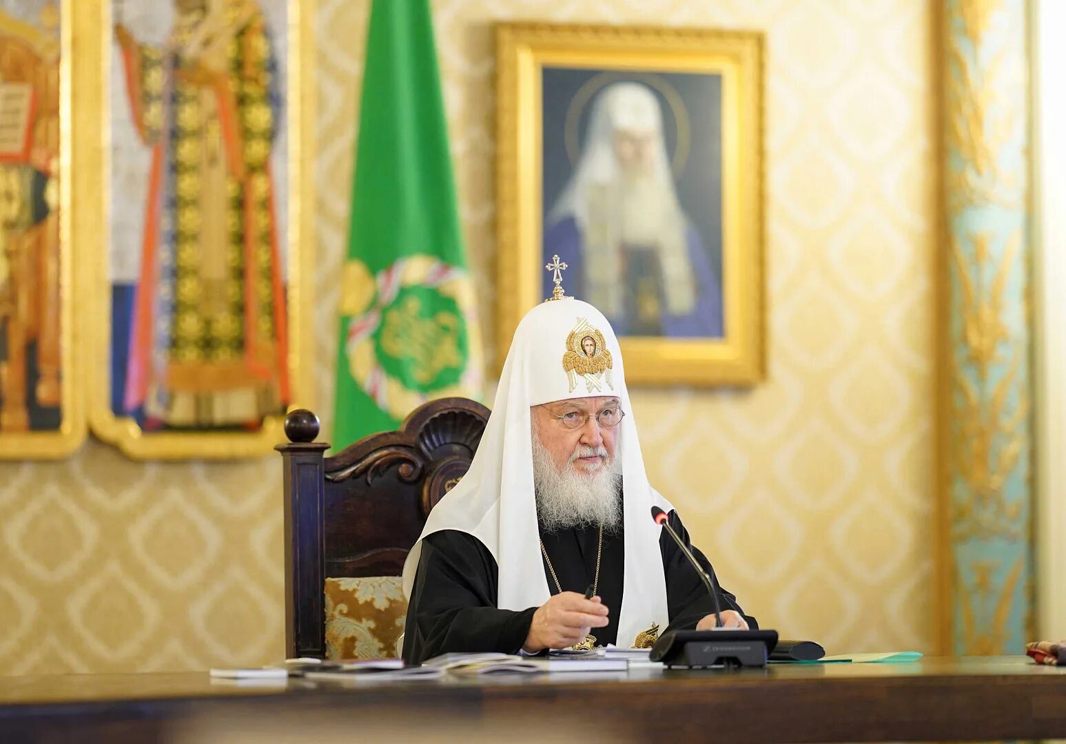 Патриарх часы фото Под председательством Святейшего Патриарха Кирилла состоялось очередное заседани