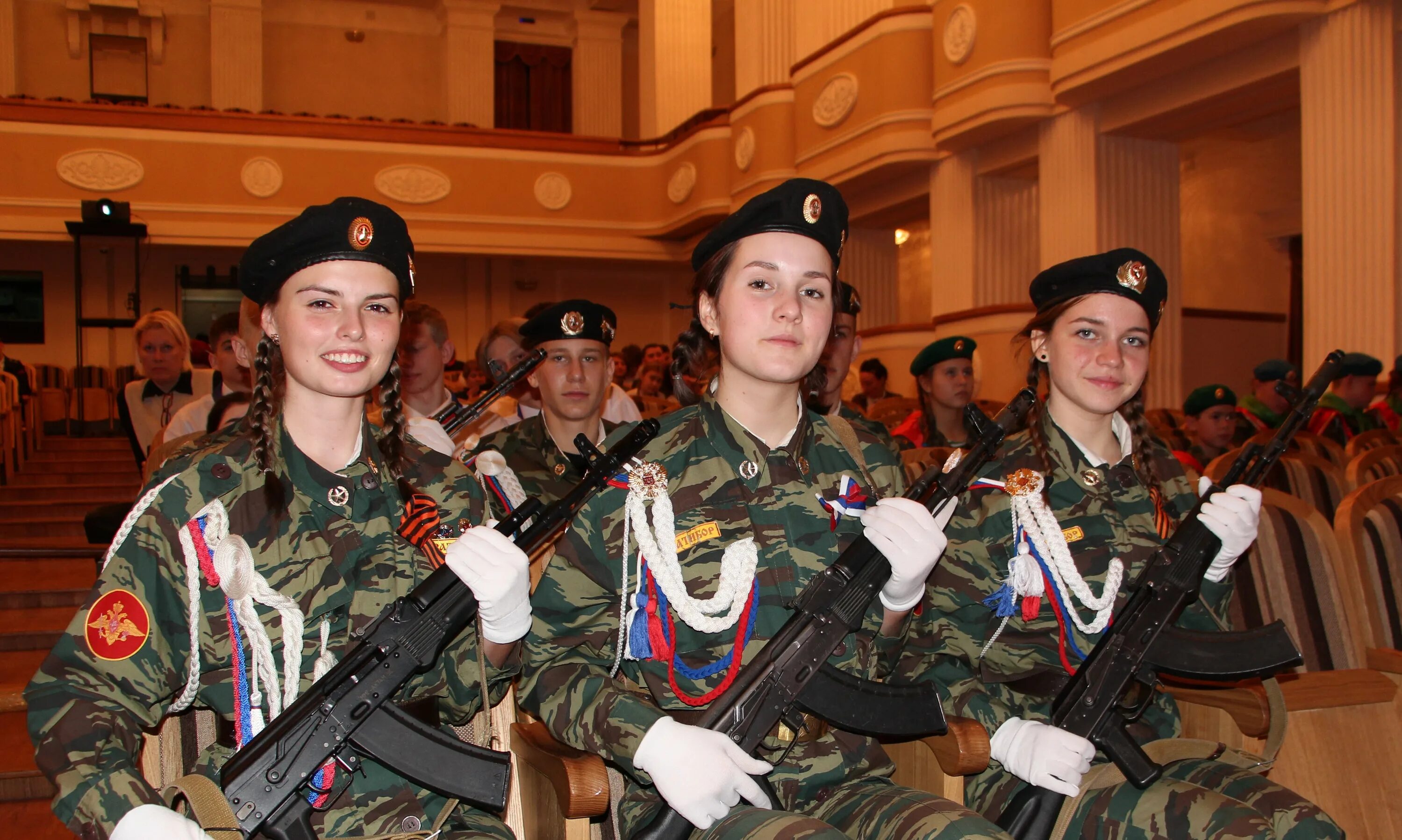 Патриотический клуб фото Конкурс знамённых групп "Равнение на знамя!" состоялся в Барнауле