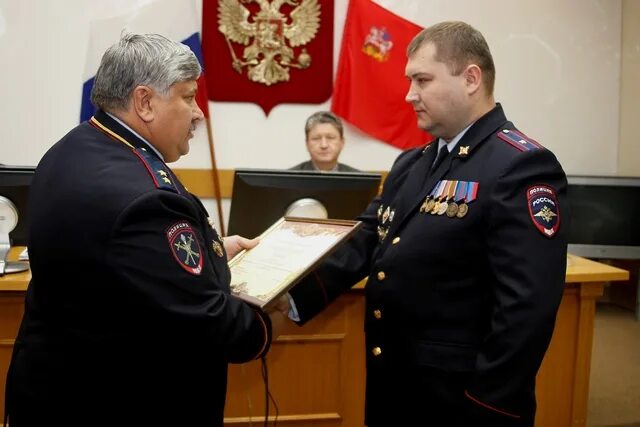 Пауков олег викторович фото Начальник подмосковного Главка Виктор Пауков вручил награды сотрудникам полиции