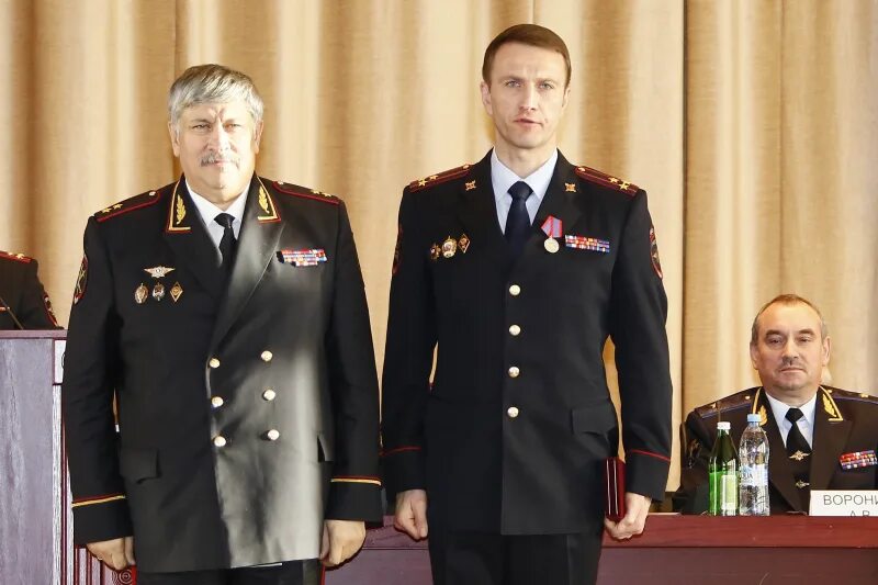 Пауков олег викторович фото Начальник подмосковного Главка Виктор Пауков вручил награды сотрудникам полиции
