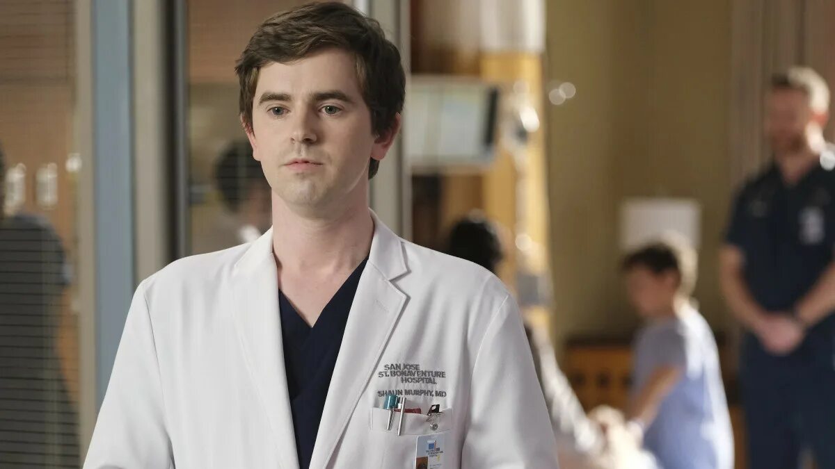 Паул лукатис хороший доктор фото The Good Doctor' Welcomes Back Two Fan-Favorites for Final Season