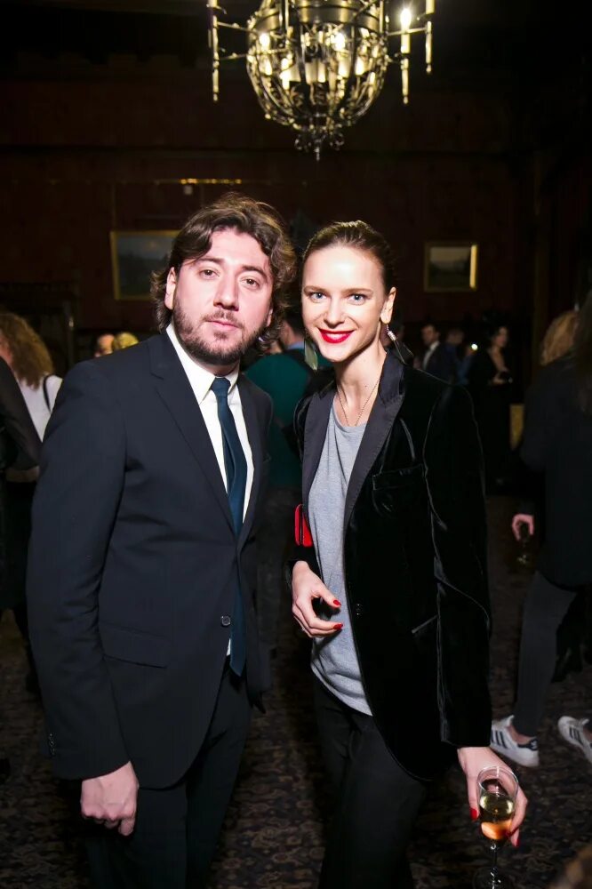 Павел айрапетян и ксения князева фото Как вручали премии "Ли-Лу Fashion Awards" в резиденции британского посла РБК Сти