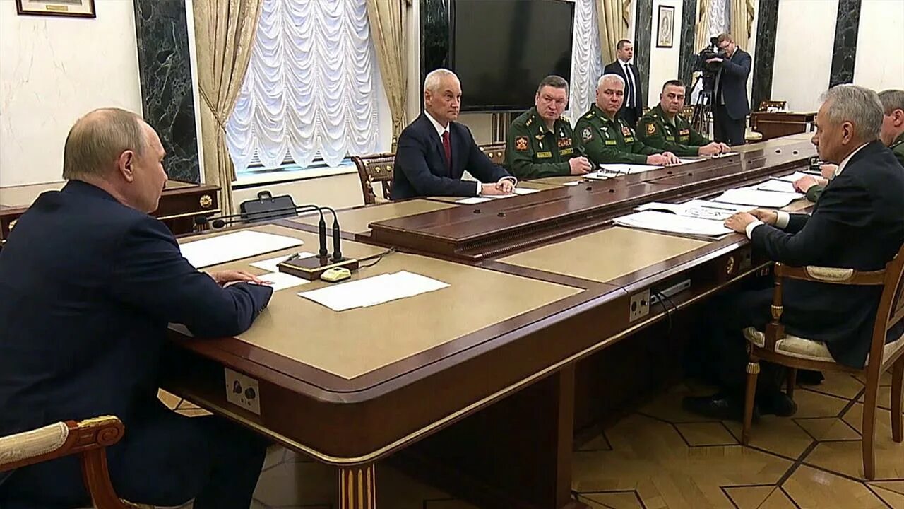 Павел белоусов сын министра обороны фото Владимир Путин представил военному командованию нового министра обороны России -
