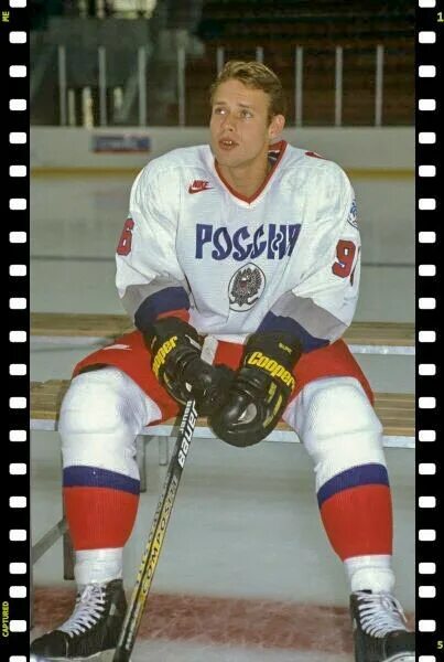 Павел буре фото молодости Forward of the Russian national team Pavel Bure, 1996. - gollum.space