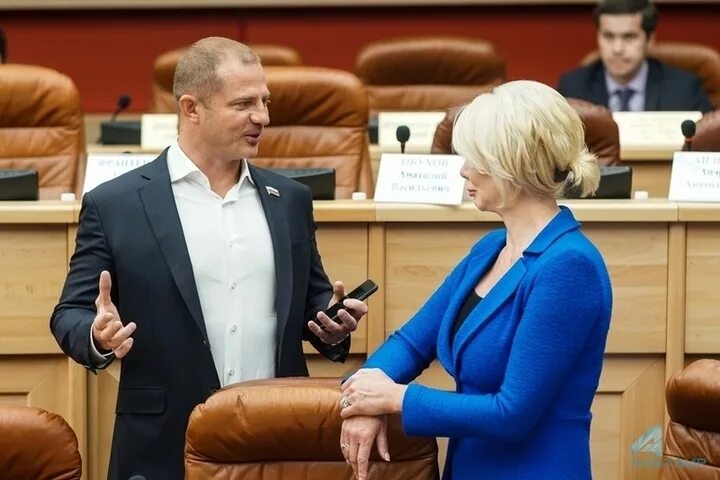 Павел чекотов иркутск фото Эволюция Бакурова: триста миллионов штрафа, партбилет и почетная грамота - МК Ир