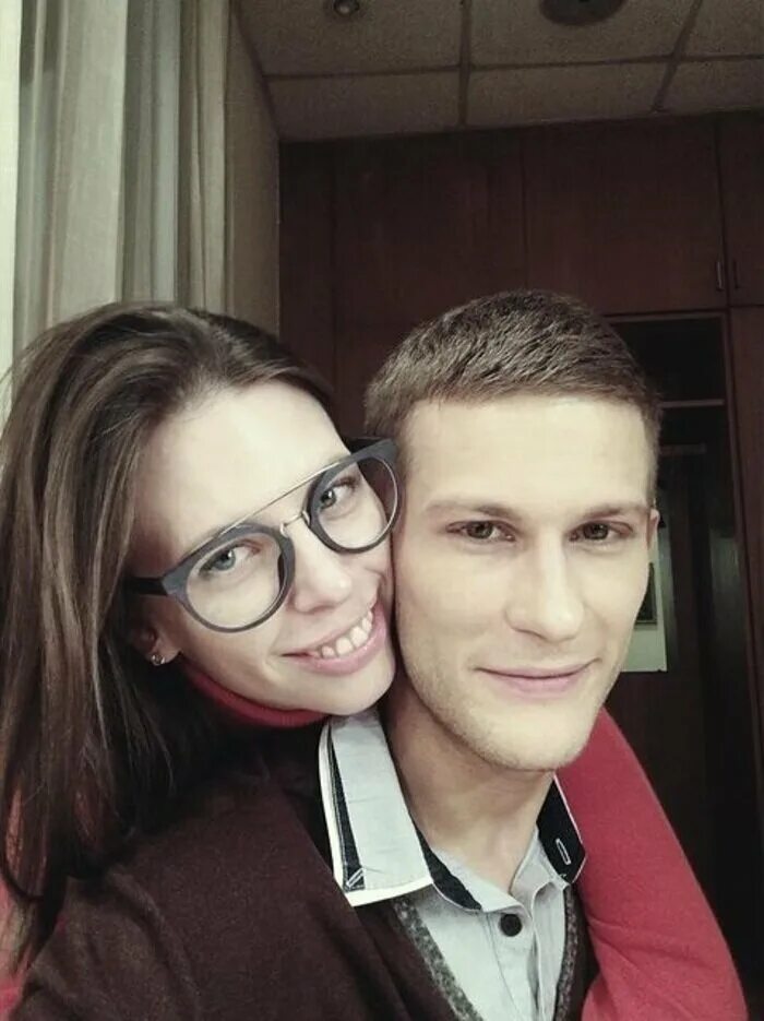 Павел чинарев личная жизнь жена фото У него много поклонниц, но он уже 7 лет женат на актрисе Бондарчук": Павел Чинар