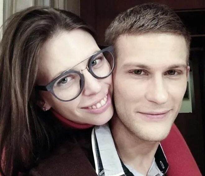 Павел чинарев личная жизнь жена фото Алёна Бондарчук, жена Павла Чинарева, что о ней известно (биография)?