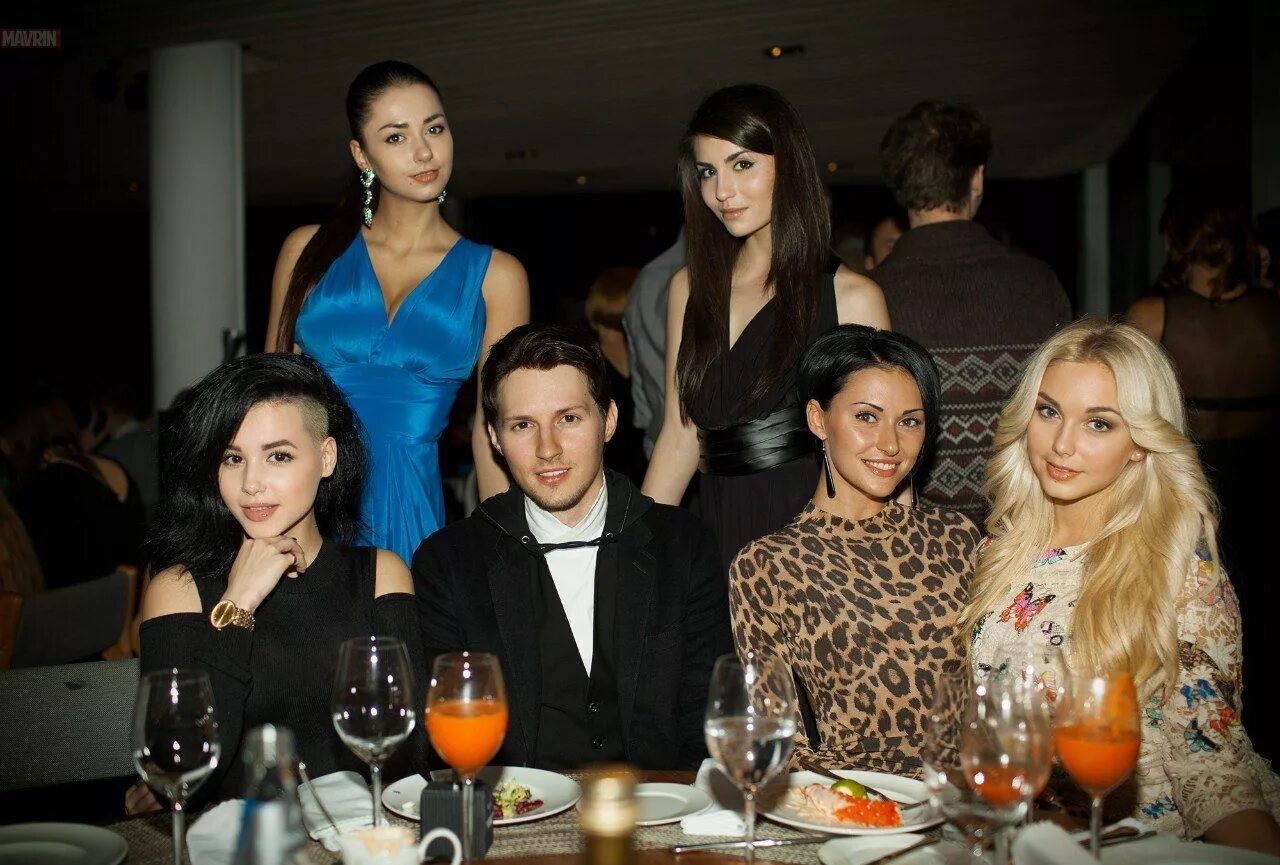 Павел дуров с девушкой фото Aliya Lando, Olga Korobitsyna, Pavel Durov, Irina Dreyt, Yulia Pilushka and Kata