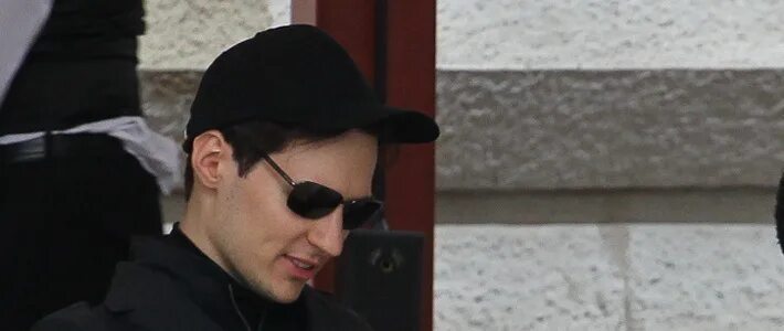 Павел дуров в кепке фото Дуров: Facebook многое скопировала у "ВКонтакте"