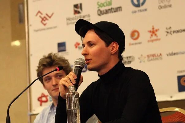 Павел дуров в кепке фото Flash GAMM Moscow 2012 - Фотография 29 из 44 ВКонтакте