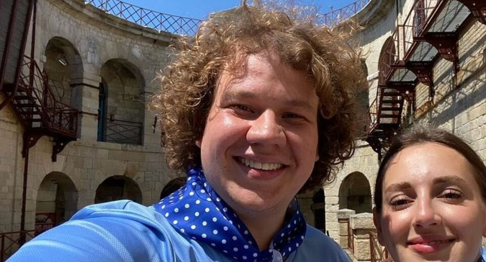 Павел комаров фото сейчас похудел Актер Павел Комаров рассказал о проигранном споре на съемочной площадке Телекана