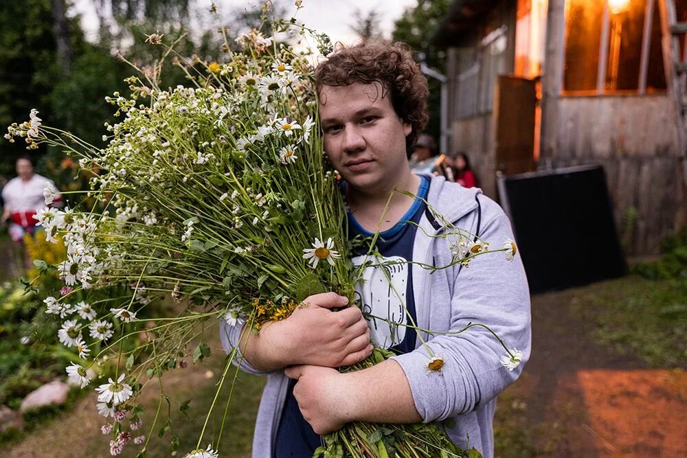 Павел комаров жуки фото Фото: стартовали съемки нового сезона хита ТНТ "Жуки" - Российская газета