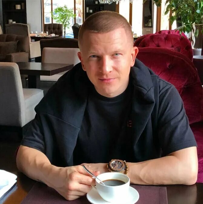 Павел курьянов фото Бывший партнер Тимати - Пашу. Брак с Ханной и успешный бизнес в Блэк стар ДОМ 2 