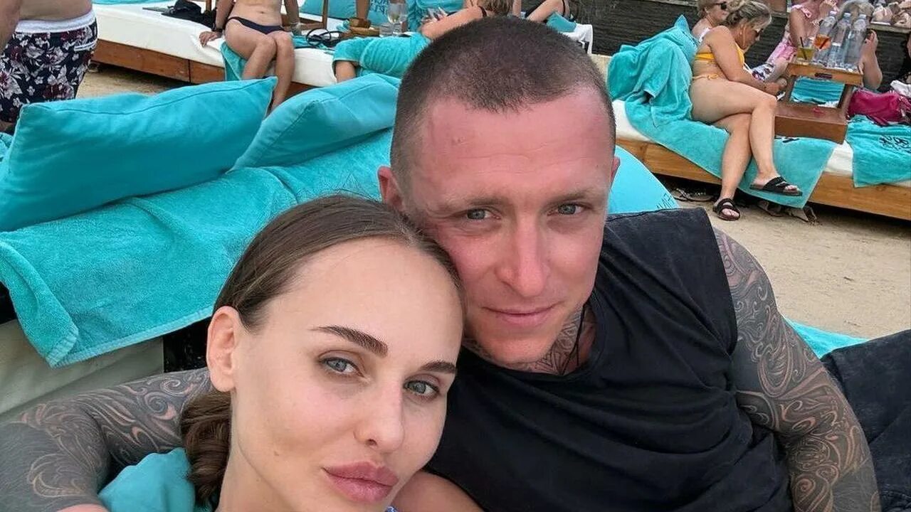Павел мамаев и надежда фото Жена футболиста Павла Мамаева заявила, что будет рожать ребенка в России - Страс
