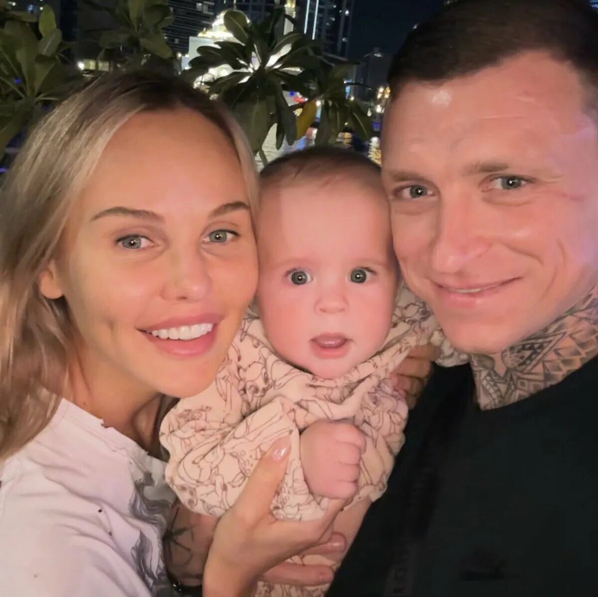 Павел мамаев и надежда фото Жена Павла Мамаева влетела на деньги за обручальное кольцо из Дубая, и какой бум