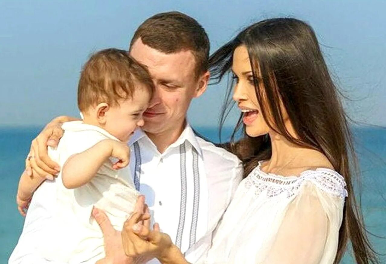 Павел мамаев семья фото Футболист Мамаев задолжал более миллиона по алиментам " Ежедневная спортивная га