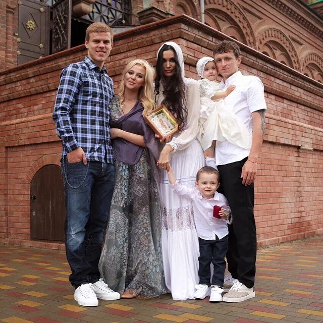 Павел мамаев семья фото Мамаев, Кокорин, Ребров и Гарай - в "Инстаграме" - Чемпионат