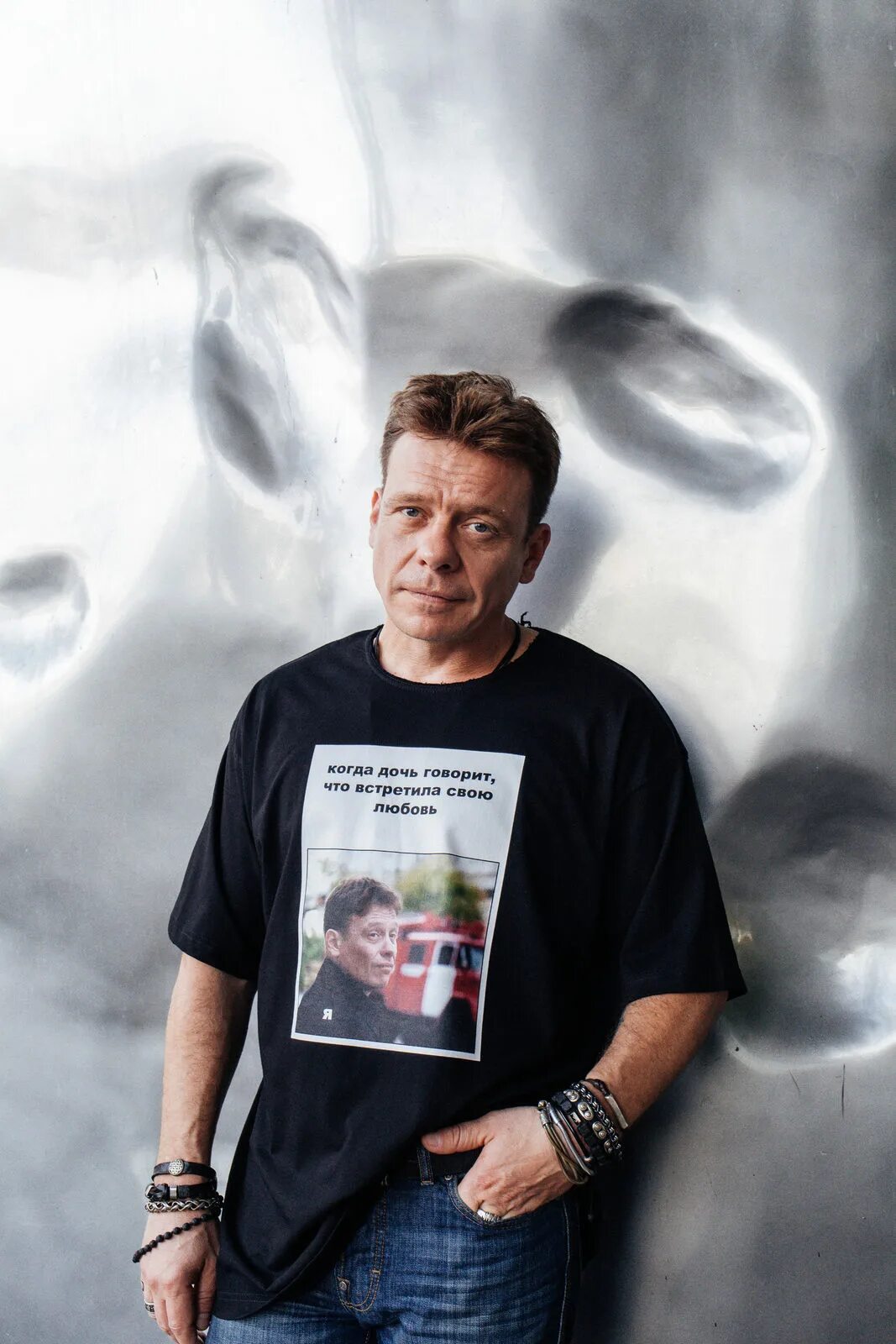 Павел майков фото сейчас Павел Майков и Ирина Паутова снялись для коллекции одежды с мемами - лайфстайл -