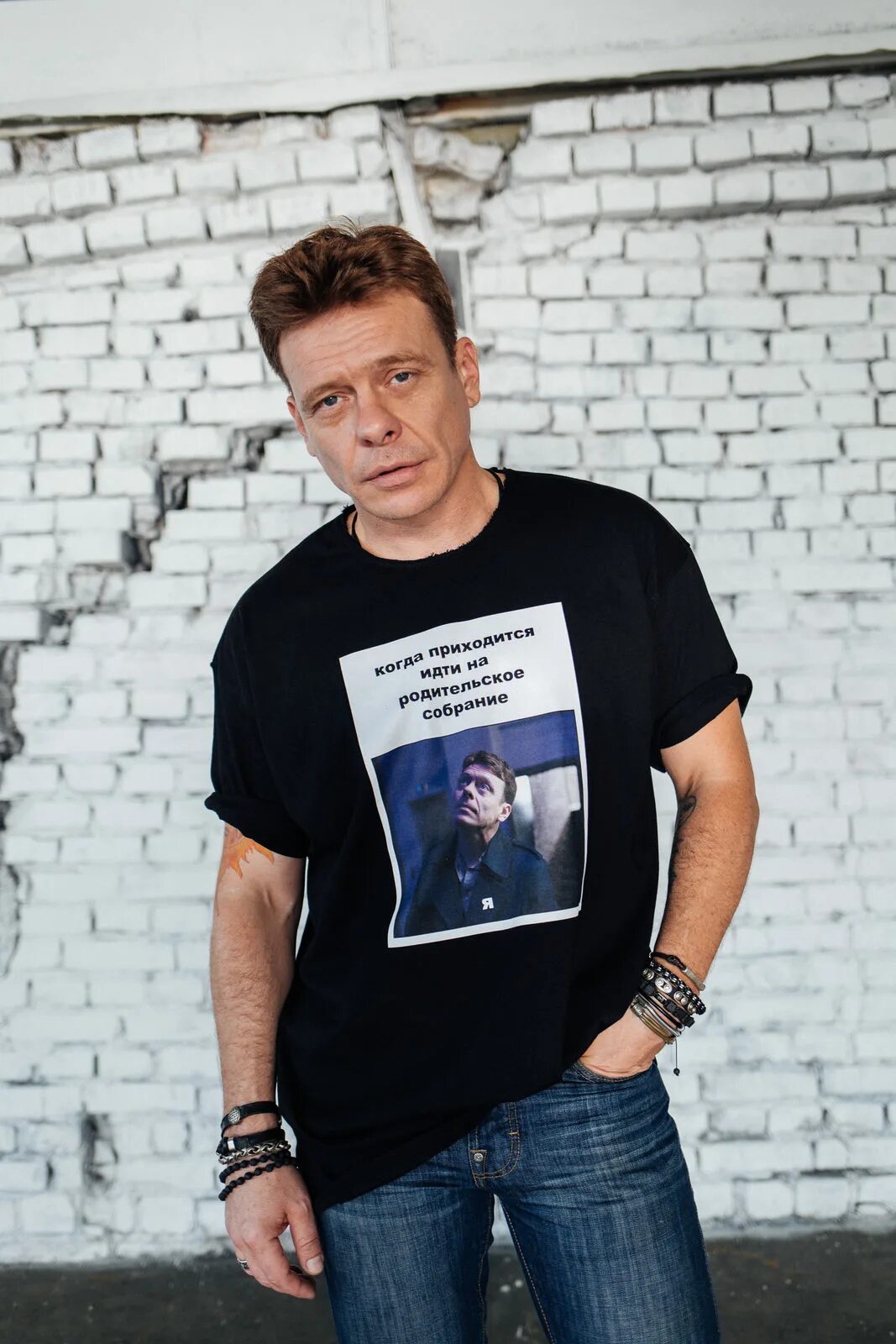 Павел майков фото сейчас Павел Майков и Ирина Паутова снялись для коллекции одежды с мемами - лайфстайл -