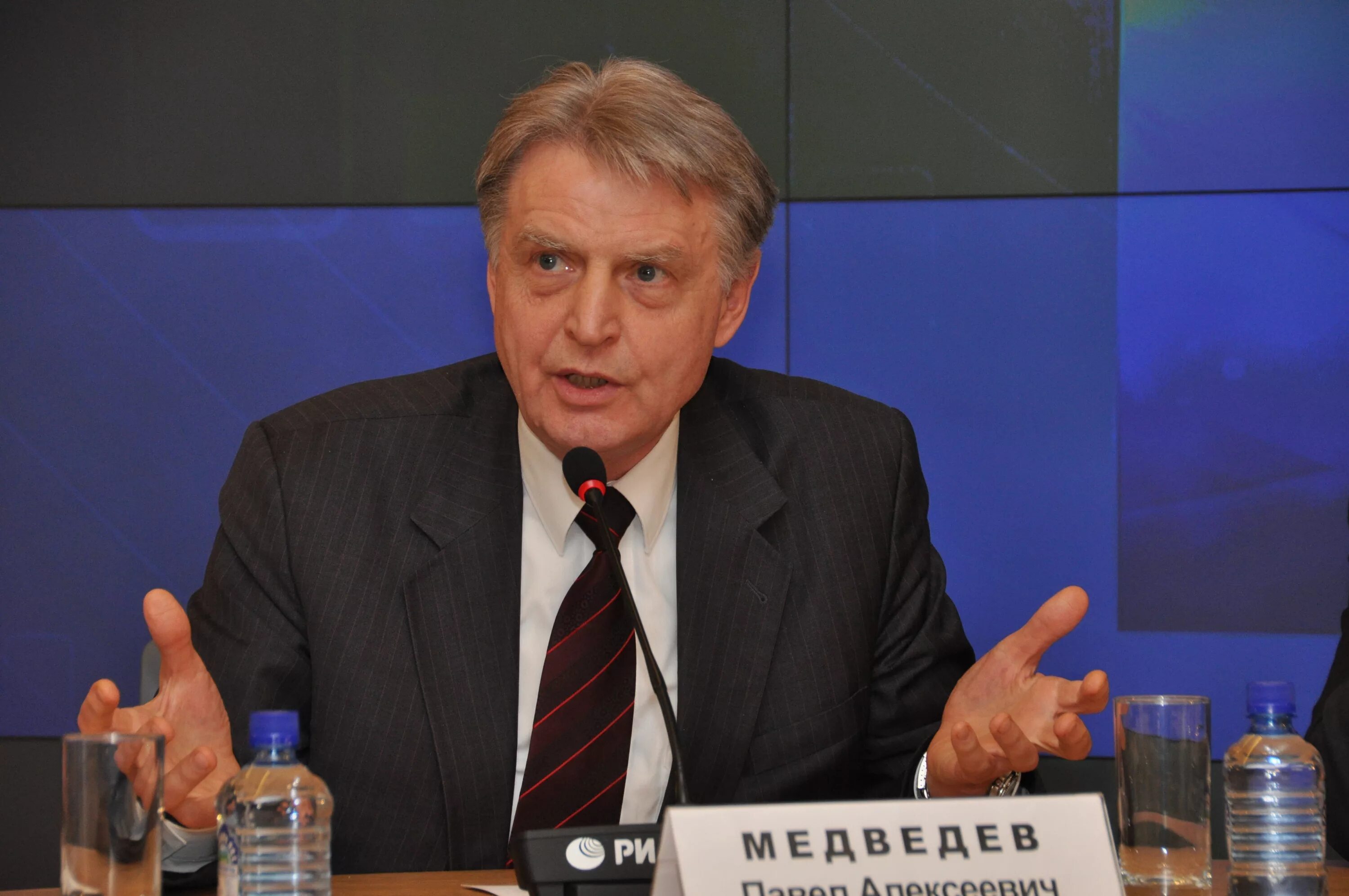 Павел медведев фото Интервью финансового омбудсмена Павла Медведева