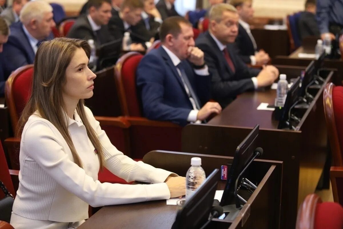 Павел невзоров сочи фото Депутат ЗСК Анна Невзорова помогла купить дом семье погибшего участника СВО из С