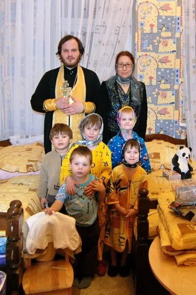 Павел островский жена и дети фото Новогодний молебен в Красногорском приюте 01.01.2009