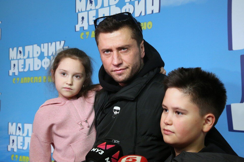 Павел прилучный дети фото сейчас Павел Прилучный рассказал, как его дети относятся к Зепюр Брутян KP.RU:Комсомоль