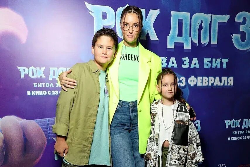 Павел прилучный и агата фото Агата Муцениеце привела сына и дочь на премьеру мультфильма Родители и Дети Дзен