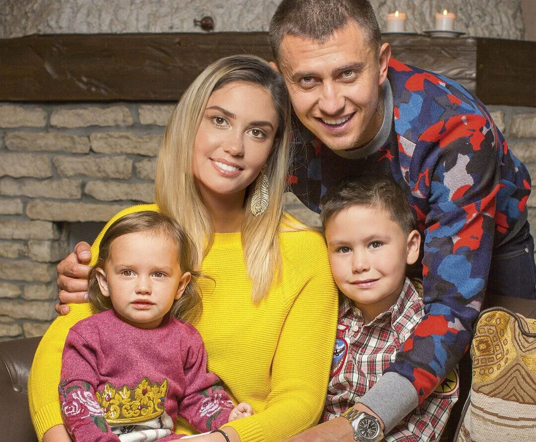 Павел прилучный и агата муцениеце фото Новый виток в карьере даст материнство": почему "папина дочка" Мирослава Карпови