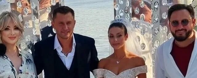 Павел прилучный первая жена фото Actors Pavel Priluchny and Zepyur Brutyan celebrated a wedding Lifestyle Seldon 