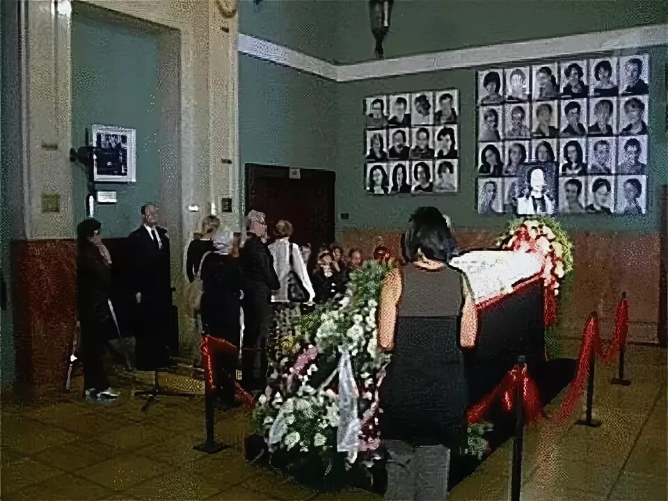 Павел смеян фото в гробу В театре "Ленком" простились с композитором, певцом и актёром Павлом Смеяном. Но