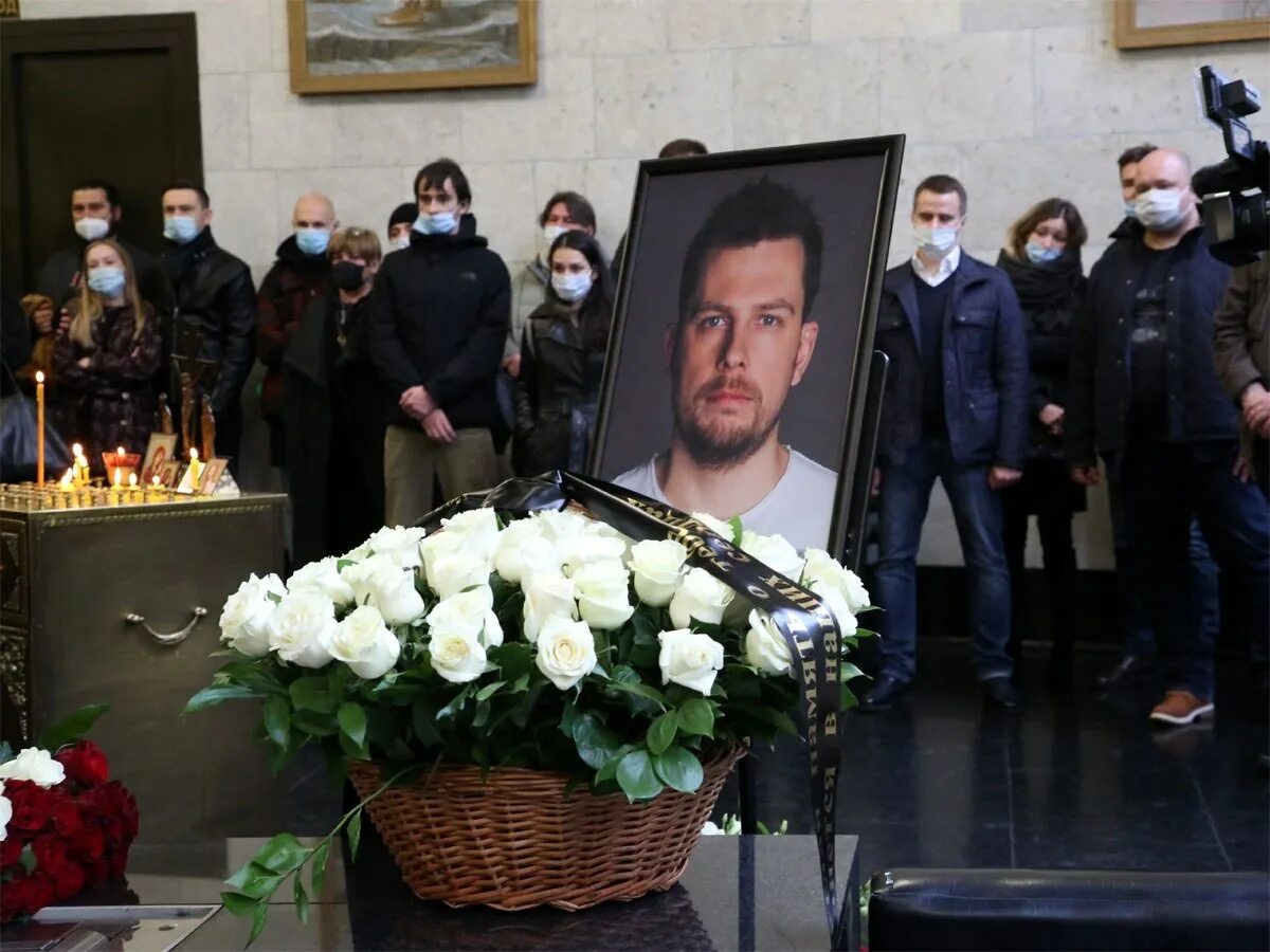 Павел смеян фото в гробу Этот год не перестаёт шокировать меня.. На днях люди прощались с ведущим шоу "ДН