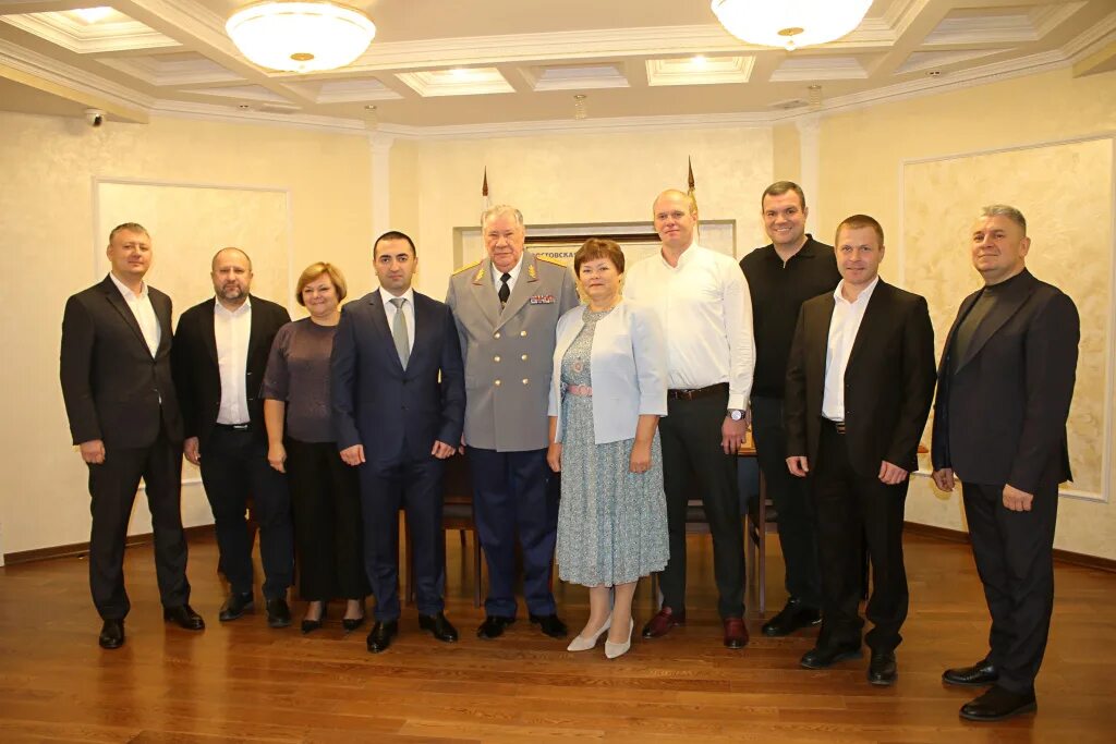 Павел трунов донэнерго фото В АО "Донэнерго" поздравили советника генерального директора Алексея Белозерова 