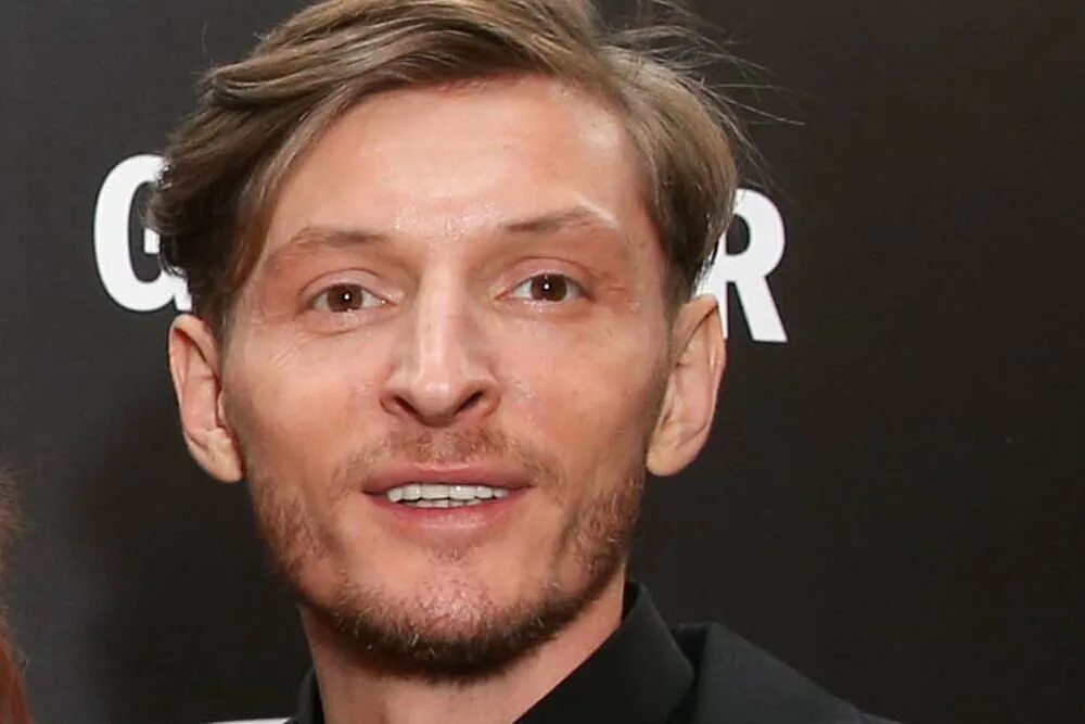 Павел воля фото 2024 Павел Воля и Тимур Батрутдинов заявили об уходе из Comedy Club вслед за Гариком 