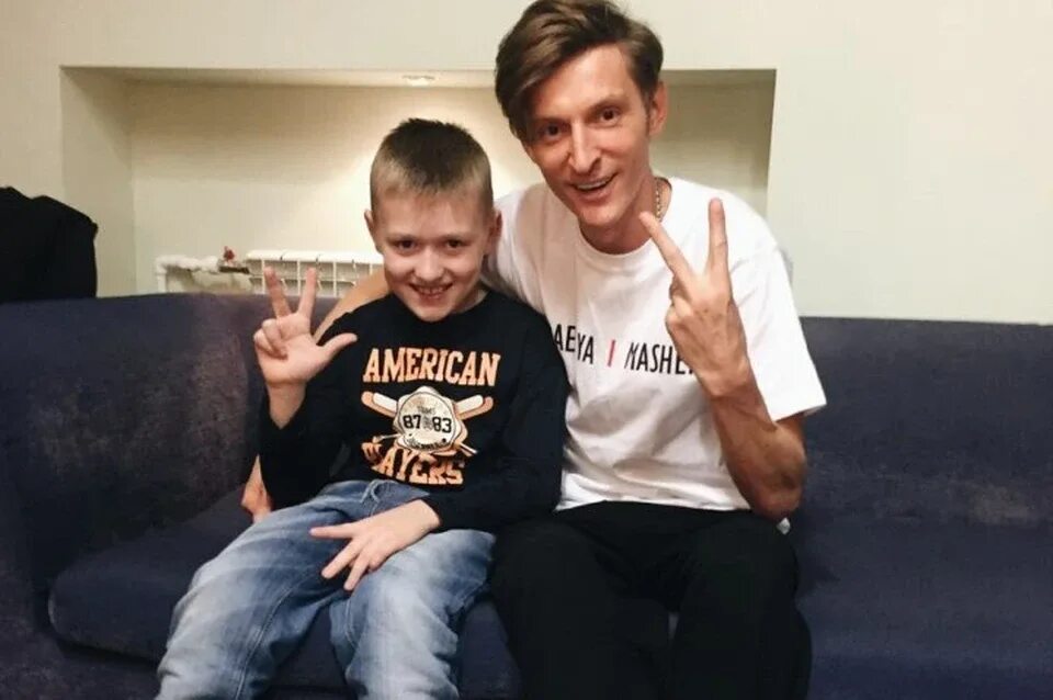 Павел воля и ляйсан дети семья фото Павел Воля пригласил на съемки мальчика из Казани с болезнью головного мозга - K