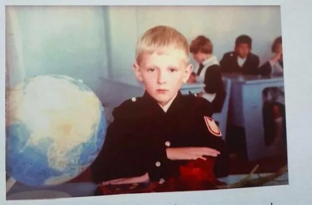 Павел воля в детстве фото Юная Пугачева и Памела Андерсон, маленький Боярский и еще 11 редких фото звезд