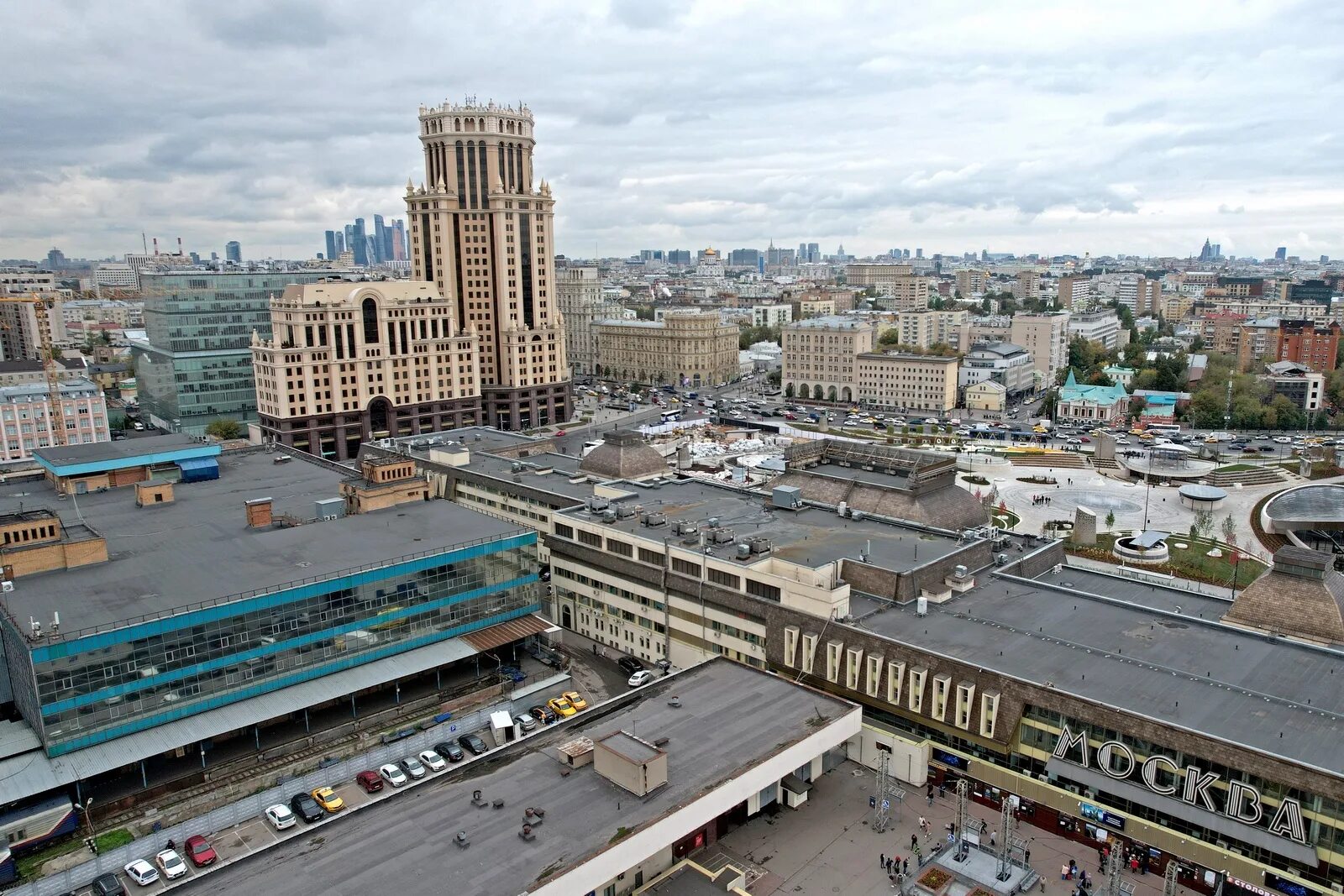 Павелецкая площадь москва фото Собянин открыл центральную часть нового парка на Павелецкой площади - Комплекс г