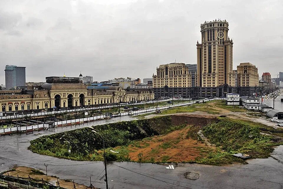 Павелецкая площадь москва фото Сверху парк, внизу - торговля - KP.RU